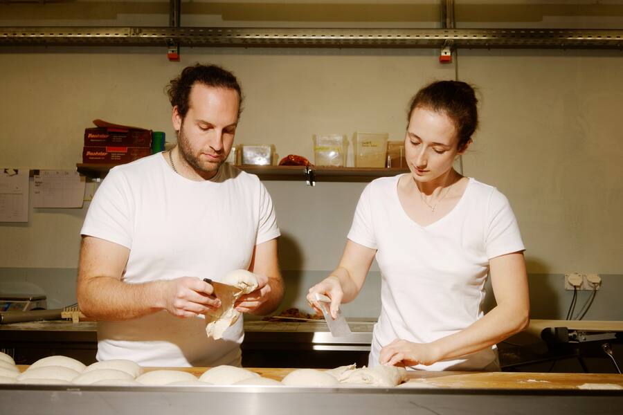 Züribrot mit Larissa Stamoulos und Sascha Graf in ihrer Bäckerei in Zürich
