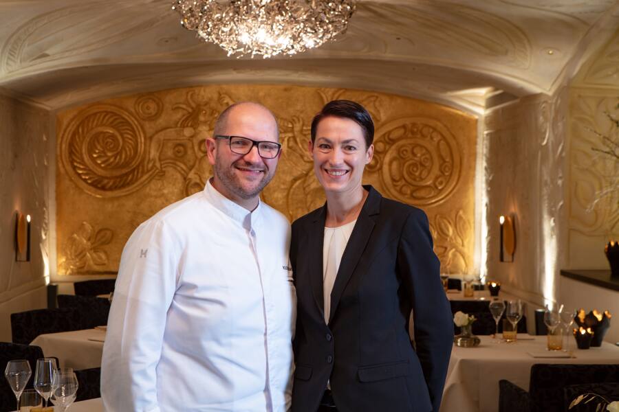 Chef Rolf Fliegauf mit seiner Frau Jenifer im Restaurant Ecco